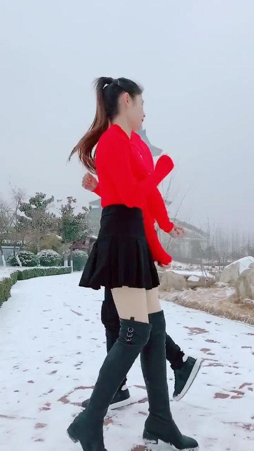 成人雪天滑倒视频